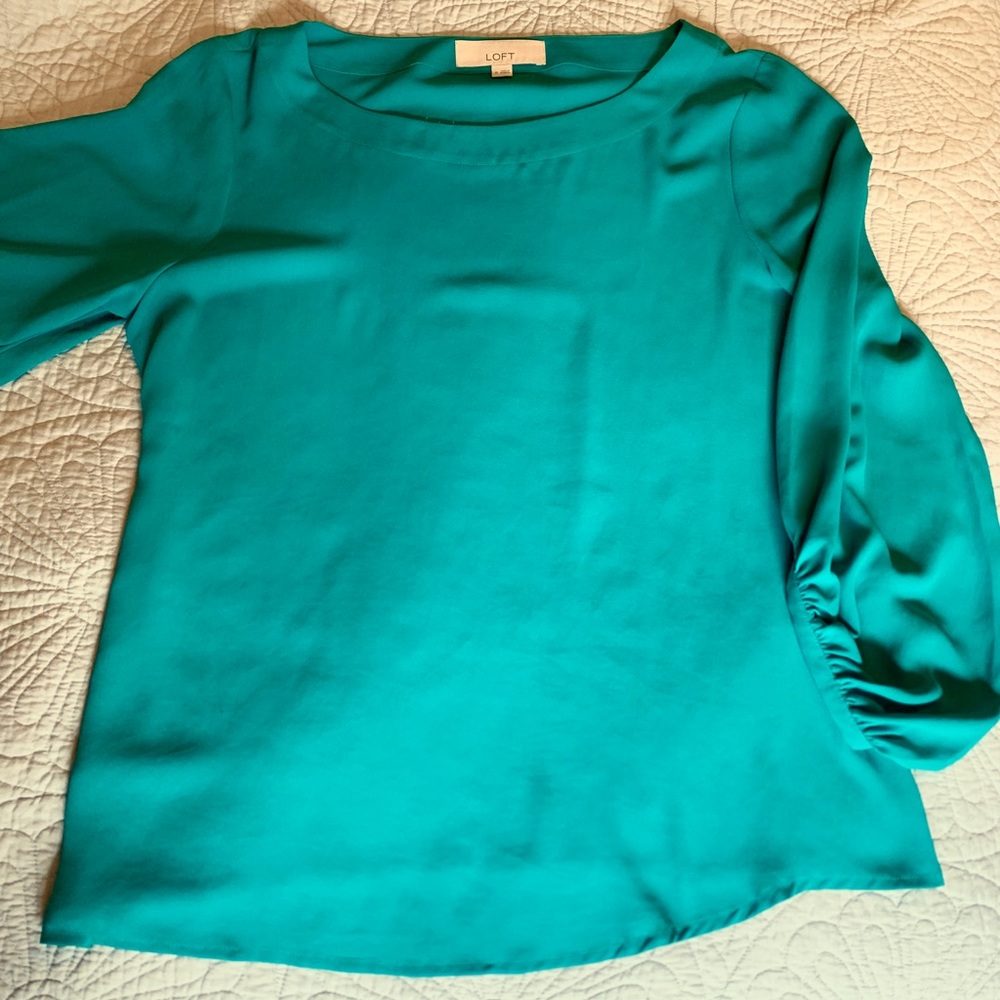LOFT Kelly green blouse MED